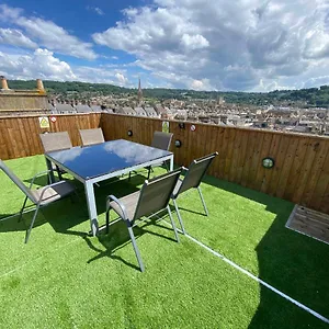 Roof Terrace Apartment, City Centre, Sleeps Up To 8 Apartment