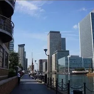 https://apartment-wharf-meridian-place-london.brighton-hotels-england.com